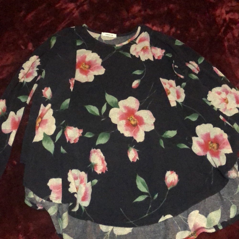 Cherish sweater M